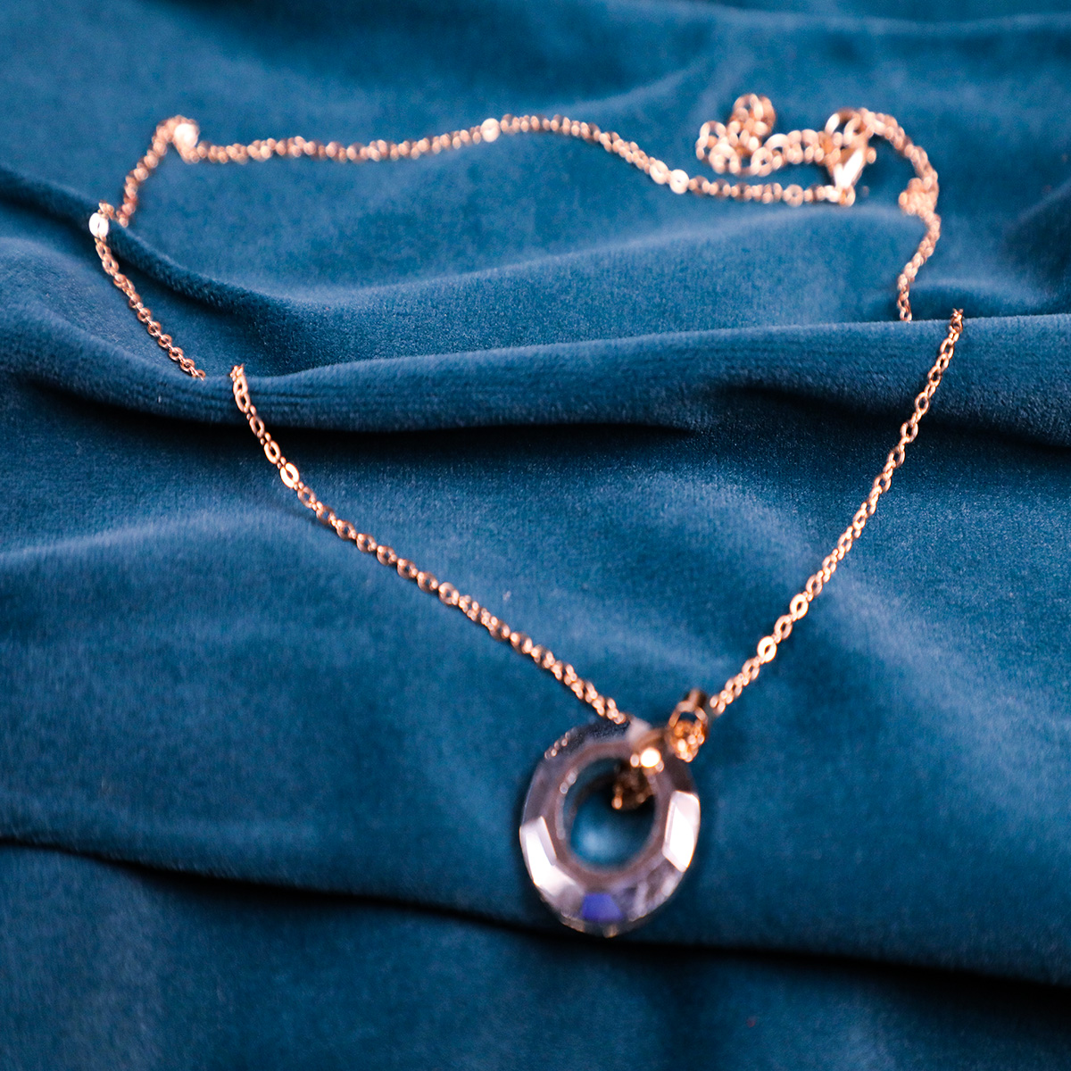 Golden Chain with Round Pendant - Image 3